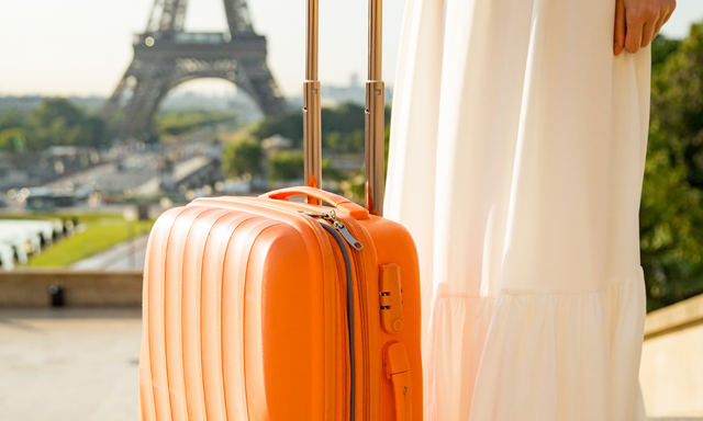 summer clothing tips for a woman traveling