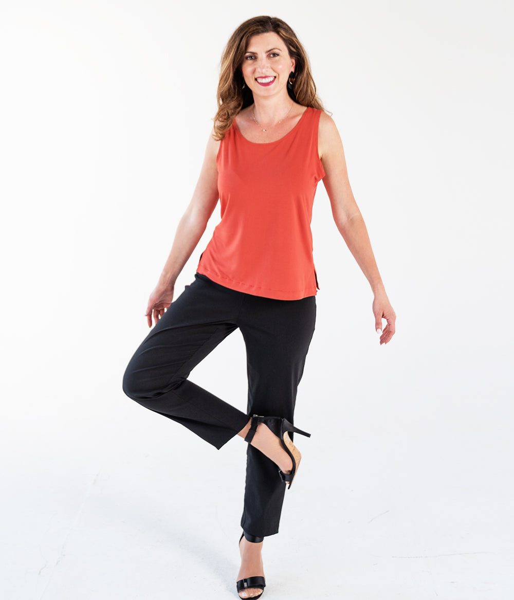 woman wearing black cropped pull-on pants
