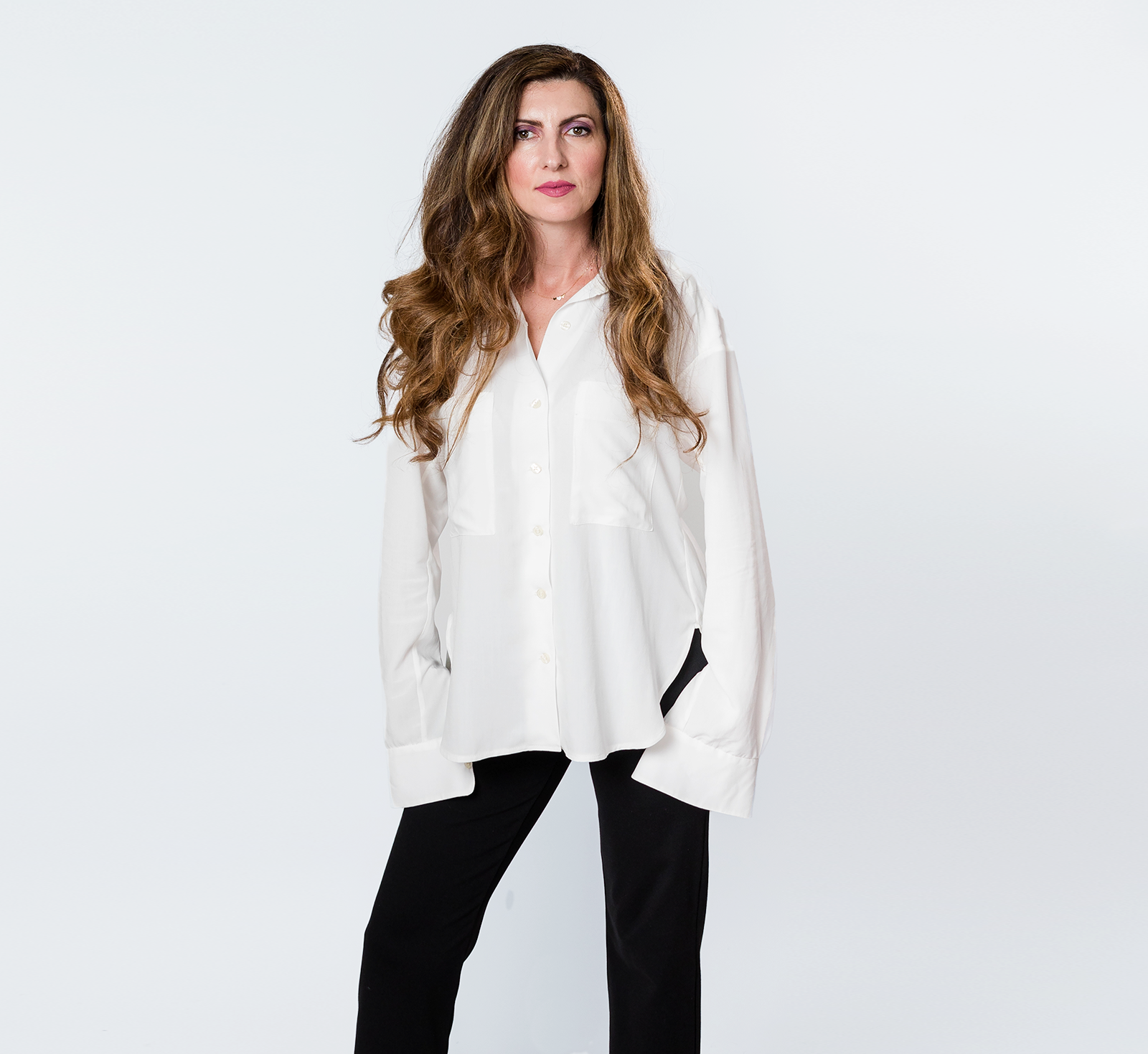 woman wearing a sustainable crepe boyfriend shirt in ivory